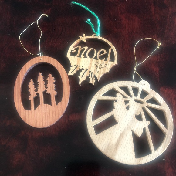 Lot of Five Wooden Christmas Ornaments 🎄 - Picture 2 of 8